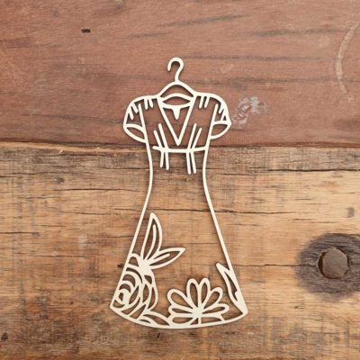 Carton bois Robe sur cintre fleurie